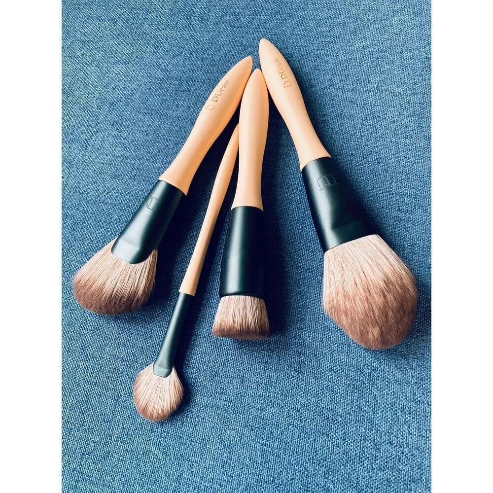 DUcare Christmas 18Pcs Makeup Gift Set With 14pcs Brush 3 Sponges 1 Cosmetic Bag